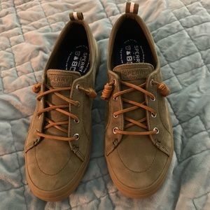 NWOT Sperry Crest Vibe Olive Green Sneakers Size 8